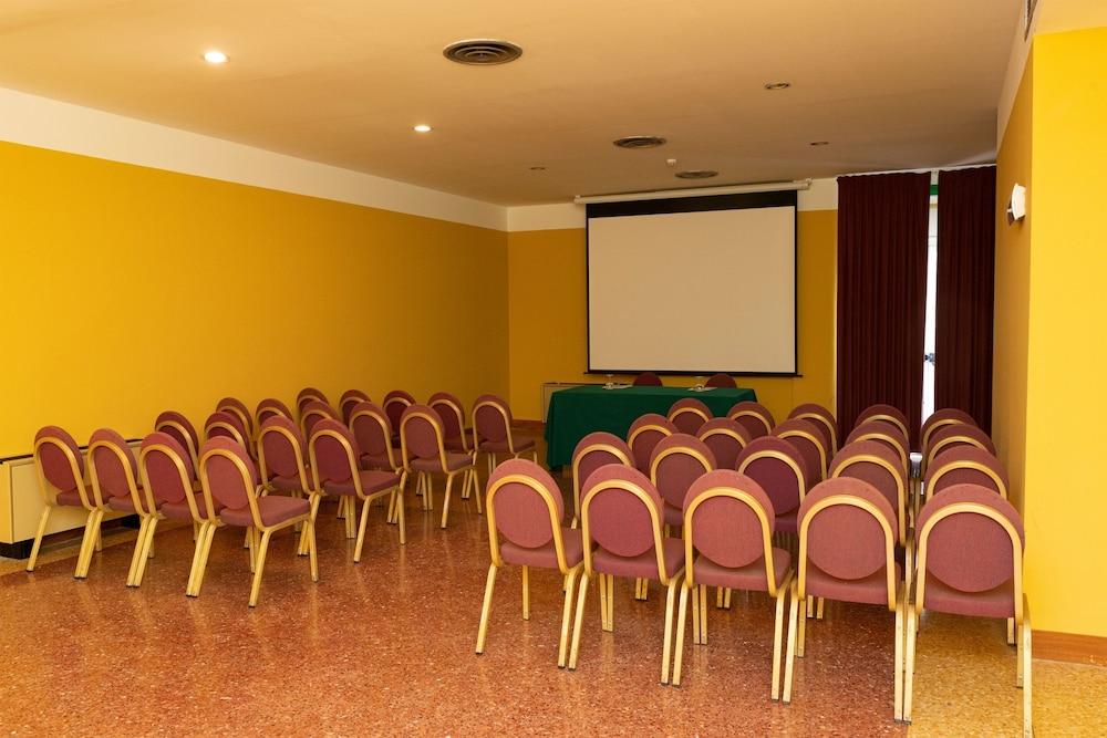 Hotel Torre Normanna Altavilla Milicia Buitenkant foto
